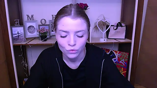 MissOliviaa  online show from 12-24-24, 07:49