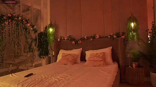 Smiley Mia online show from 09-23-25, 05:10