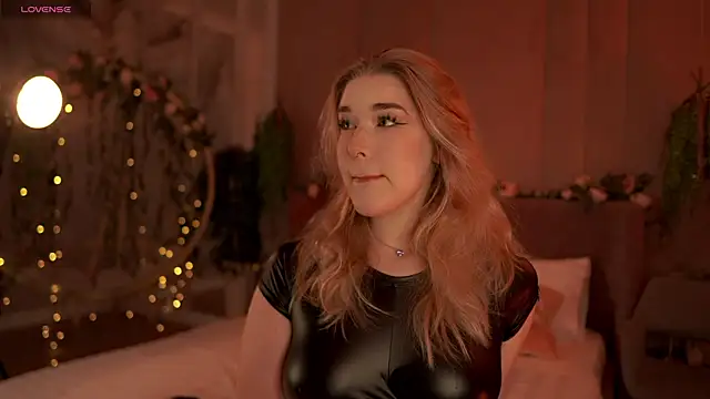 Smiley Mia online show from 09-26-25, 05:11