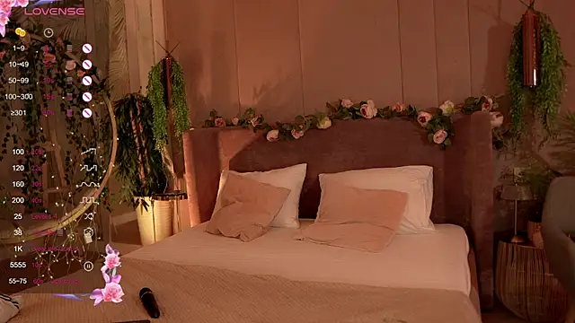 Smiley Mia online show from 10-10-25, 05:17