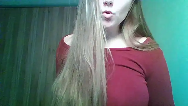 Snapshot of Evasapples chatting on 01-08-26, 09:17 Evasapples online show from 01-08-26, 09:17