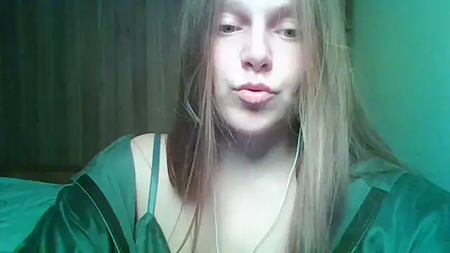 Snapshot of Evasapples chatting on 02-13-26, 10:28 Evasapples online show from 02-13-26, 10:28