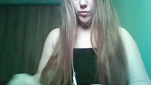 Snapshot of Evasapples chatting on 02-27-26, 06:41 Evasapples online show from 02-27-26, 06:41