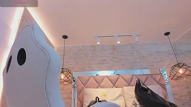 dorothy vegga online show from 03-04-25, 03:22