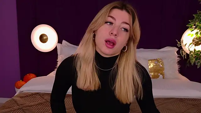 HelenaMorgan online show from 10-15-25, 03:06