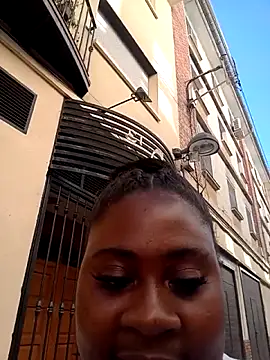 Snapshot of KennyBigWoman chatting on 10-27-25, 01:37 KennyBigWoman online show from 10-27-25, 01:37