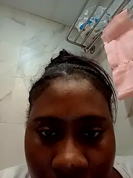 Snapshot of KennyBigWoman chatting on 11-11-25, 01:44 KennyBigWoman online show from 11-11-25, 01:44