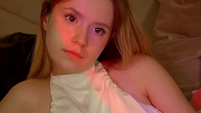 MilanaBalmain online show from 11-25-25, 04:40