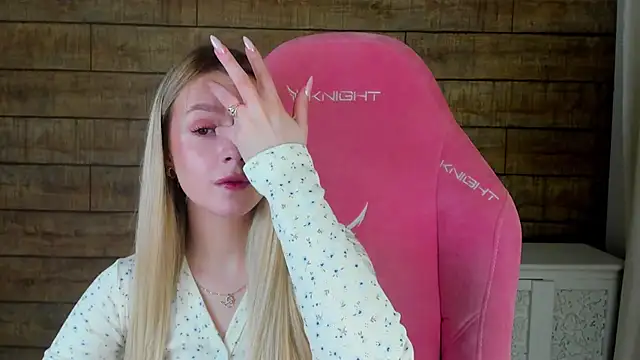 MilanaBalmain online show from 03-04-26, 04:24