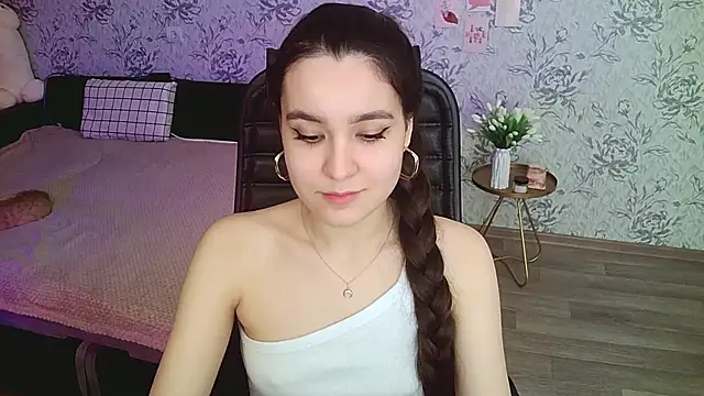 Snapshot of annie_shine chatting on 01-07-25, 02:10 annie shine online show from 01-07-25, 02:10