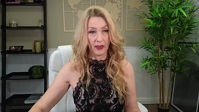 Snapshot of LadyLeea chatting on 01-22-25, 05:26 LadyLeea online show from 01-22-25, 05:26