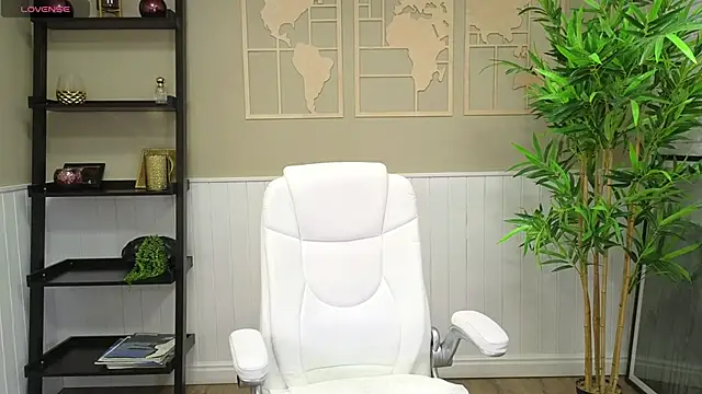 Snapshot of LadyLeea chatting on 01-25-25, 05:29 LadyLeea online show from 01-25-25, 05:29