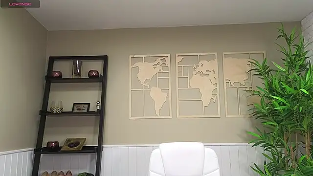 Snapshot of LadyLeea chatting on 03-12-25, 05:35 LadyLeea online show from 03-12-25, 05:35