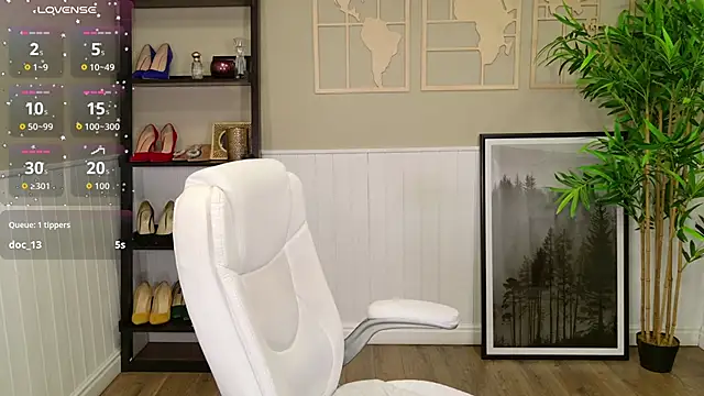 Snapshot of LadyLeea chatting on 09-13-25, 05:18 LadyLeea online show from 09-13-25, 05:18