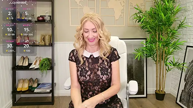 Snapshot of LadyLeea chatting on 09-19-25, 05:20 LadyLeea online show from 09-19-25, 05:20