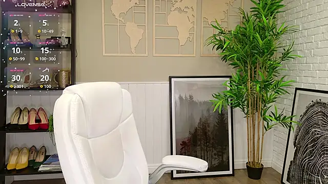 Snapshot of LadyLeea chatting on 09-25-25, 05:33 LadyLeea online show from 09-25-25, 05:33