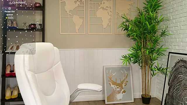 Snapshot of LadyLeea chatting on 10-02-25, 03:46 LadyLeea online show from 10-02-25, 03:46