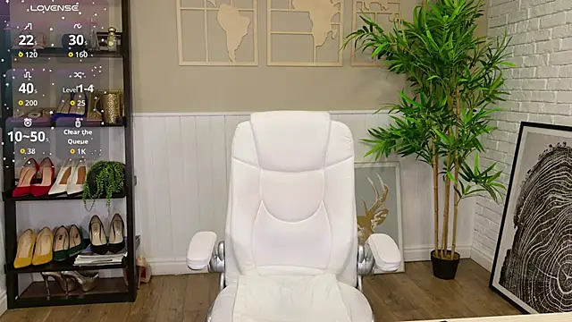 Snapshot of LadyLeea chatting on 11-27-25, 04:36 LadyLeea online show from 11-27-25, 04:36