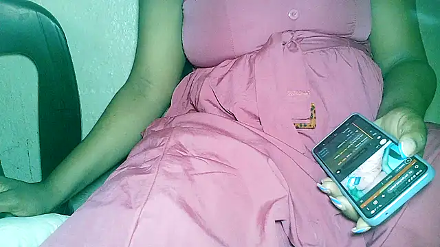 Snapshot of vanie chatting on 02-06-26, 03:59 vanie online show from 02-06-26, 03:59