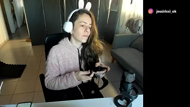 Snapshot of jessiburningheels chatting on 03-12-25, 11:09 jessiburningheels online show from 03-12-25, 11:09