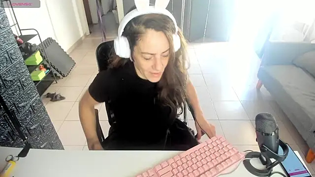 Snapshot of jessiburningheels chatting on 03-17-25, 01:50 jessiburningheels online show from 03-17-25, 01:50