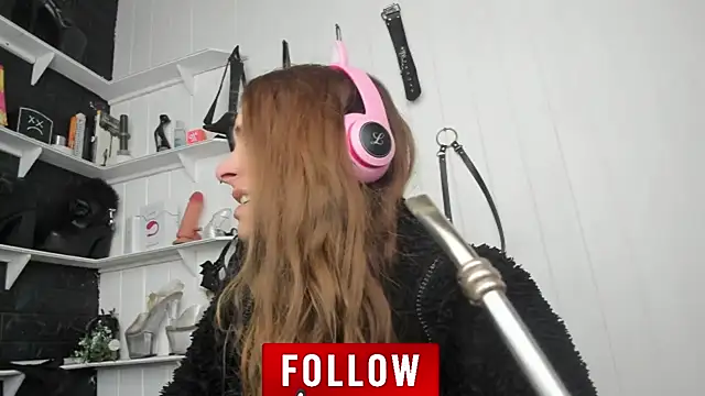 Snapshot of jessiburningheels chatting on 09-11-25, 10:48 jessiburningheels online show from 09-11-25, 10:48