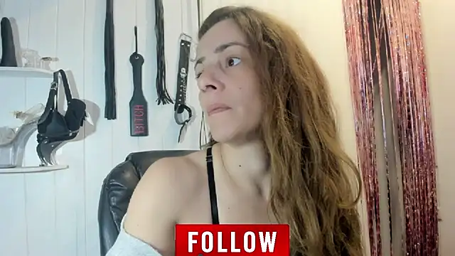 Snapshot of jessiburningheels chatting on 10-10-25, 09:30 jessiburningheels online show from 10-10-25, 09:30