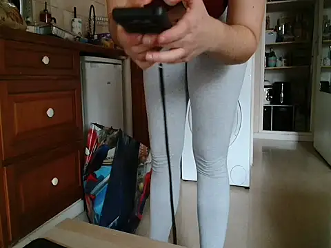 Snapshot of Lauzo21 chatting on 10-27-25, 12:53 Lauzo21 online show from 10-27-25, 12:53