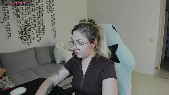 whoa-hoa-hoa-hoa-hoa online show from 01-13-26, 04:23