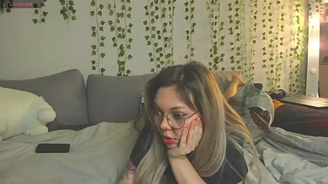 whoa-hoa-hoa-hoa-hoa online show from 02-19-26, 04:36