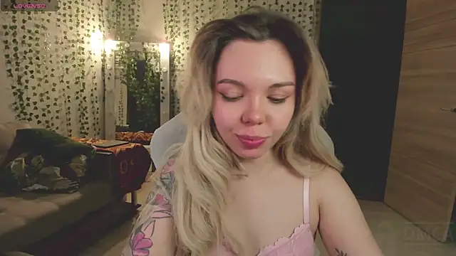 whoa-hoa-hoa-hoa-hoa online show from 03-11-26, 06:14