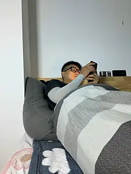 Snapshot of lixiaoshuai8 chatting on 03-09-25, 02:21 lixiaoshuai8 online show from 03-09-25, 02:21