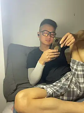 Snapshot of lixiaoshuai8 chatting on 03-10-25, 02:05 lixiaoshuai8 online show from 03-10-25, 02:05