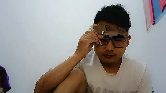 Snapshot of lixiaoshuai8 chatting on 03-15-25, 03:37 lixiaoshuai8 online show from 03-15-25, 03:37