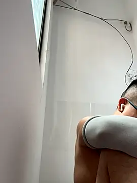 Snapshot of lixiaoshuai8 chatting on 10-20-25, 04:35 lixiaoshuai8 online show from 10-20-25, 04:35