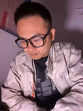 lixiaoshuai8 online show from 11-20-25, 04:23