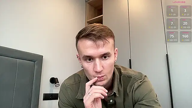 cute mark online show from 10-25-25, 11:29