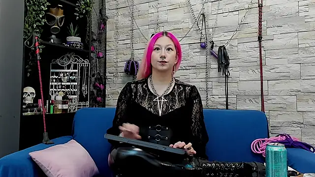 Snapshot of CruelMistress chatting on 12-20-24, 12:19 CruelMistress online show from 12-20-24, 12:19