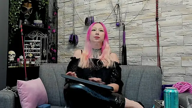 Snapshot of CruelMistress chatting on 12-24-24, 12:44 CruelMistress online show from 12-24-24, 12:44