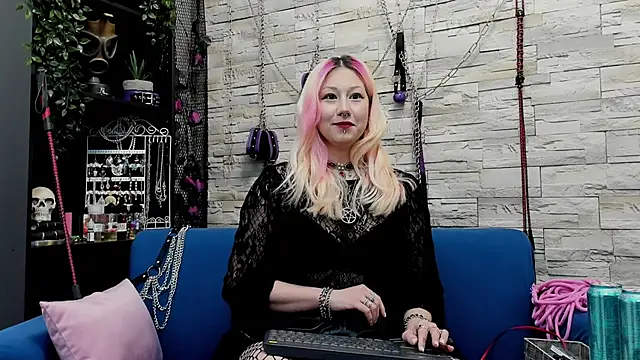 Snapshot of CruelMistress chatting on 01-12-25, 03:49 CruelMistress online show from 01-12-25, 03:49