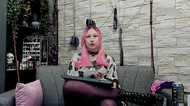 Snapshot of CruelMistress chatting on 02-07-25, 11:24 CruelMistress online show from 02-07-25, 11:24