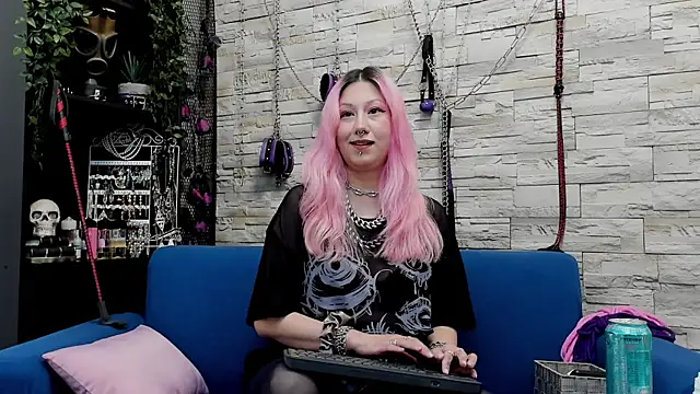 Snapshot of CruelMistress chatting on 02-24-25, 02:30 CruelMistress online show from 02-24-25, 02:30