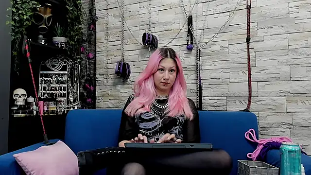 Snapshot of CruelMistress chatting on 02-25-25, 11:44 CruelMistress online show from 02-25-25, 11:44