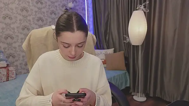 Snapshot of DinaCandy chatting on 12-20-24, 11:21 DinaCandy online show from 12-20-24, 11:21