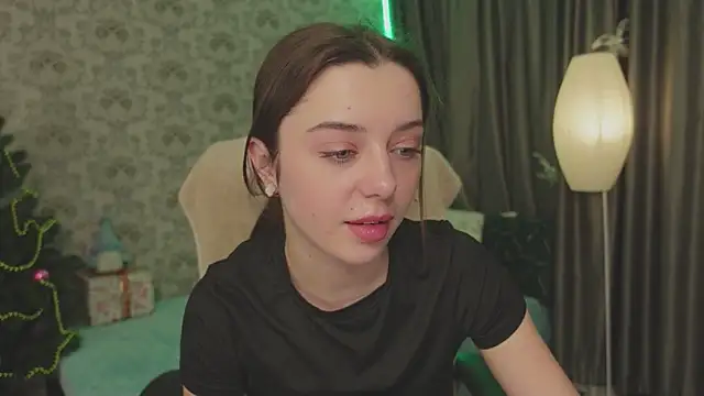 Snapshot of DinaCandy chatting on 12-25-24, 02:13 DinaCandy online show from 12-25-24, 02:13