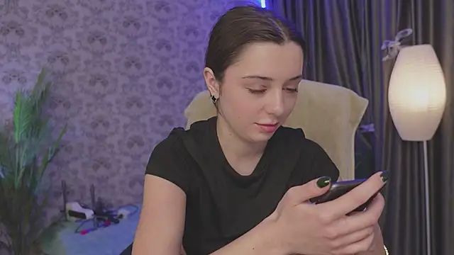 Snapshot of DinaCandy chatting on 01-04-25, 02:25 DinaCandy online show from 01-04-25, 02:25