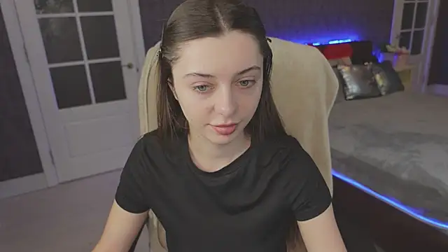 Snapshot of DinaCandy chatting on 02-13-25, 11:28 DinaCandy online show from 02-13-25, 11:28