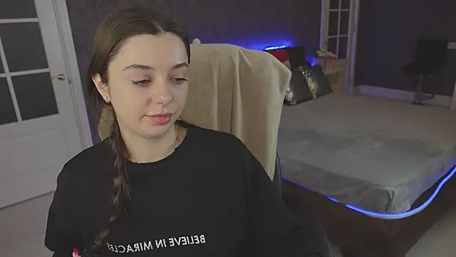 Snapshot of DinaCandy chatting on 02-17-25, 11:13 DinaCandy online show from 02-17-25, 11:13