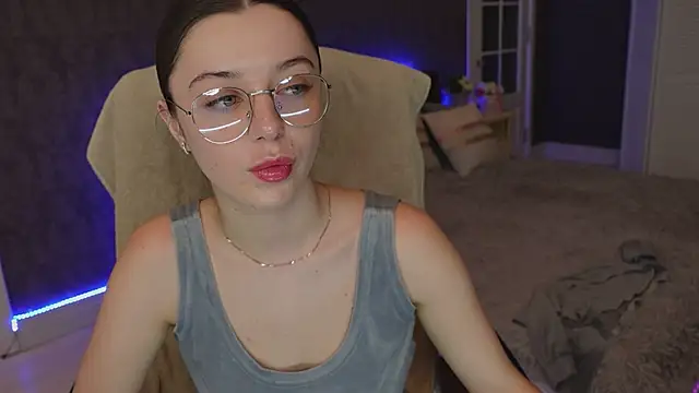 Snapshot of DinaCandy chatting on 03-09-25, 02:43 DinaCandy online show from 03-09-25, 02:43