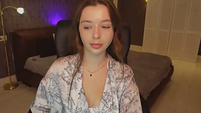 Snapshot of DinaCandy chatting on 10-24-25, 10:00 DinaCandy online show from 10-24-25, 10:00